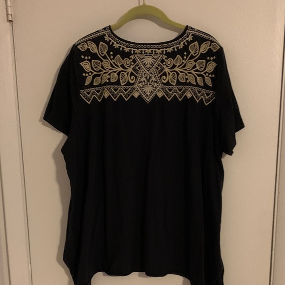 Johnny Was Black Top with Cream Embroidery - Picture 4 of 6